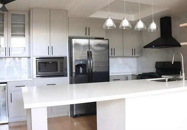 Building Photo - This stunning One-Bedroom 1.5 Bathroom Condo in Laguna Niguel