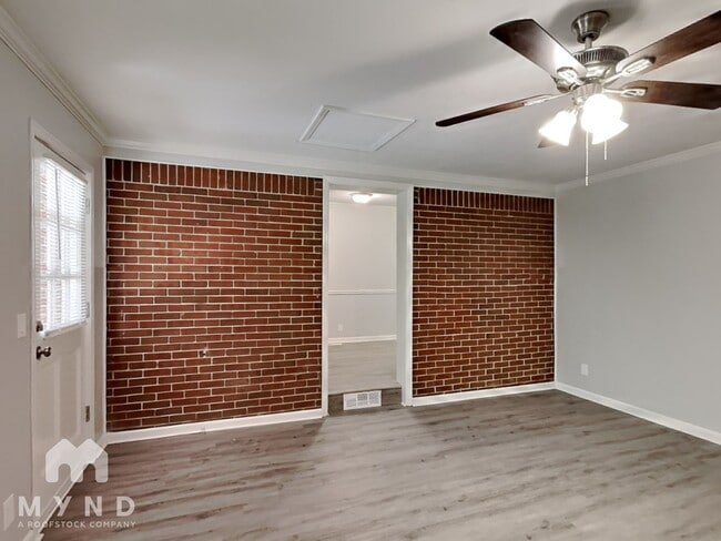 Building Photo - 2180 Rockdale Dr NW