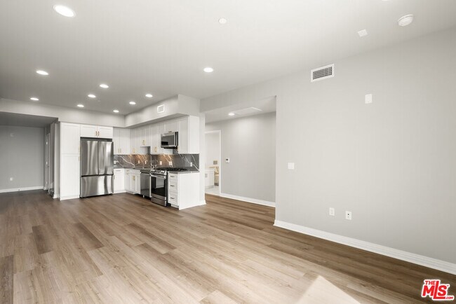 Building Photo - 7428 Santa Monica Blvd