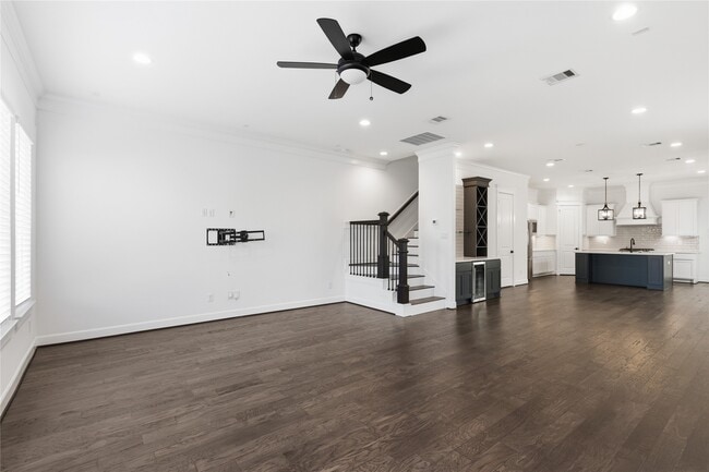 Building Photo - 819 W 19th St