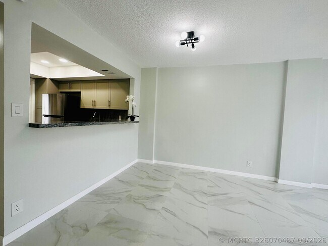 Building Photo - 1333 E Hallandale Beach Blvd