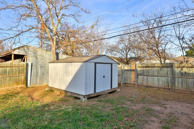 Building Photo - Cottage in the heart of Abilene!