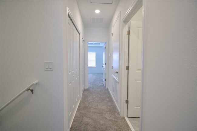 Building Photo - 2500 Skyline Lp