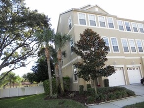 Building Photo - 3002 Pointeview Dr