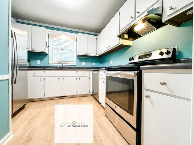 Building Photo - # Spacious Townhouse in Desirable Greenville Location