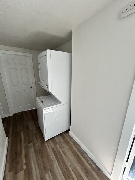 Building Photo - 350 N 550 E