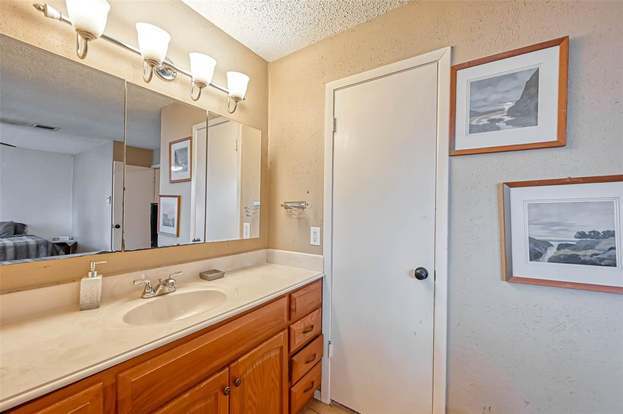 Building Photo - 21631 Park Villa Dr