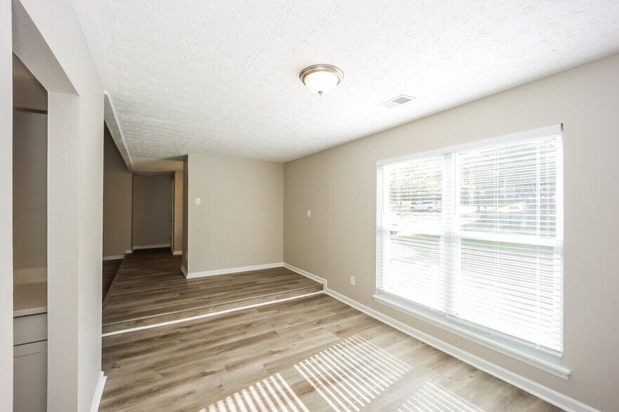 Building Photo - 6270 Beethoven Cir