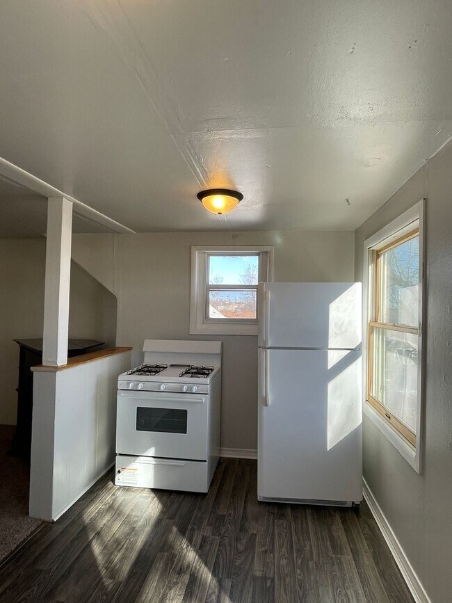 Building Photo - 405 E Watertown St