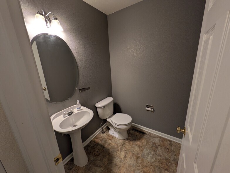 Building Photo - 2133 Copper Creek Dr