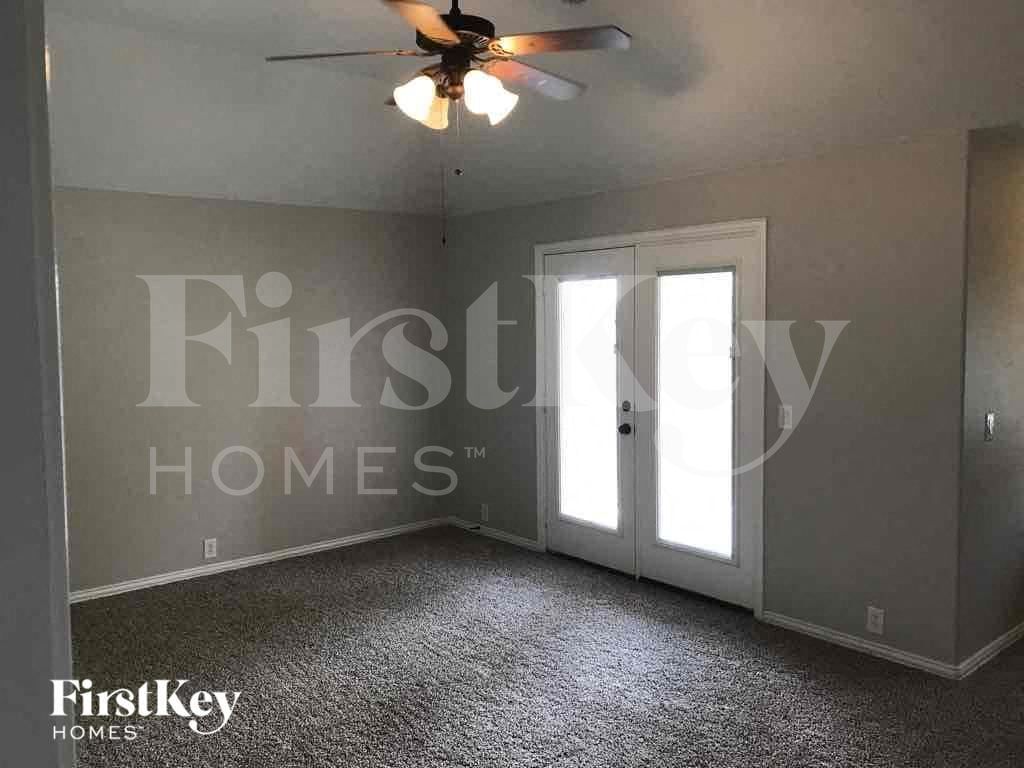 Building Photo - 612 Celeste Ln