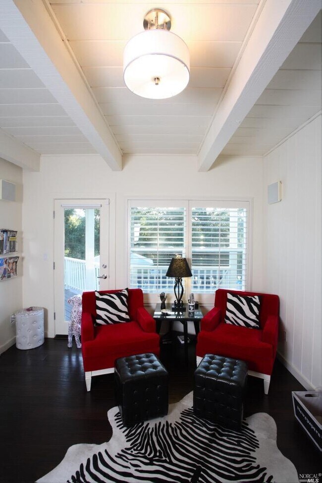 Building Photo - 419 Dry Creek Rd