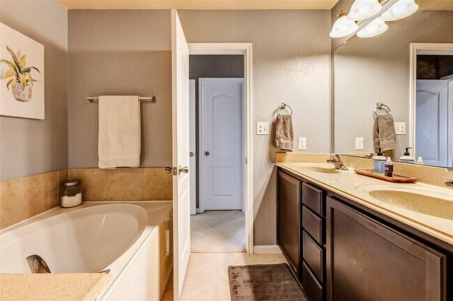 Building Photo - 9973 Spring Rock Ln