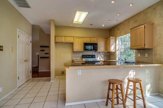 Building Photo - Wonderful 4BR/2.5 Bath in Encino Park -- D...