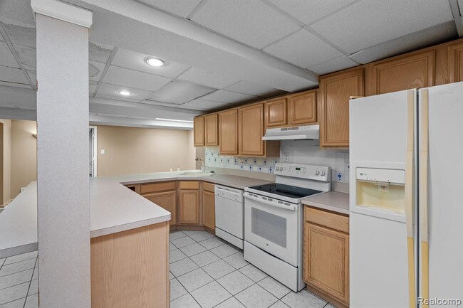 Building Photo - 45419 Glengarry Blvd