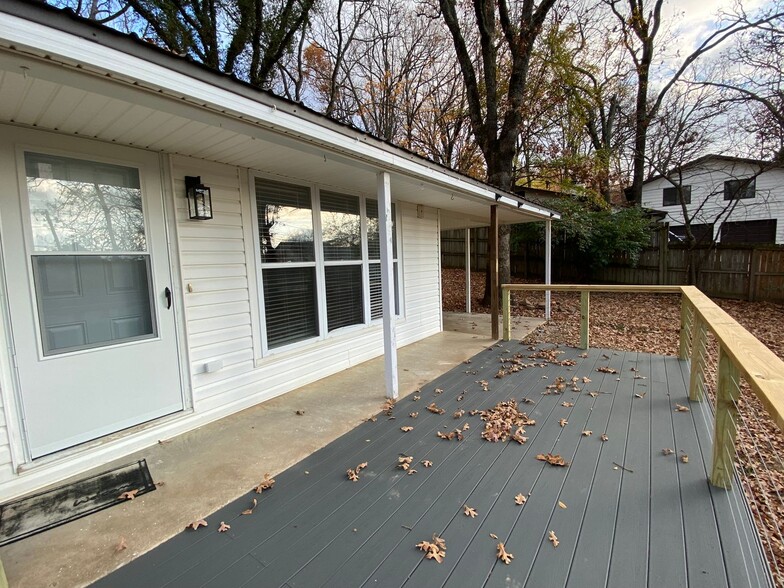 Building Photo - 1218 N Lewis Ave