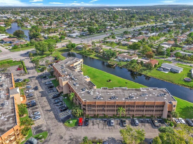 Building Photo - 6550 Royal Palm Blvd