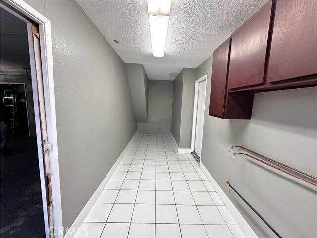 Building Photo - 2415 Mercedes Ave