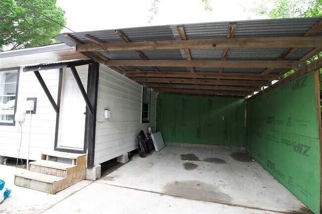 Building Photo - 6741 Avenue East Unit