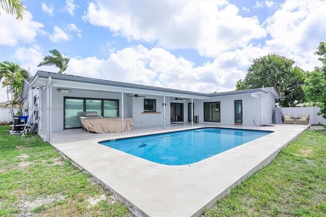 Building Photo - 10950 NW 16th Ct