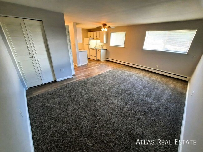 Building Photo - Coming Soon! Updated Green Mountain 1Bd/1 ...