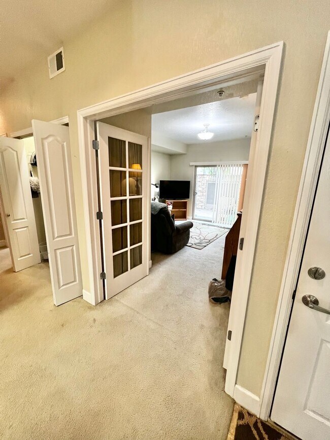 Building Photo - 4101 Crittenton Ln