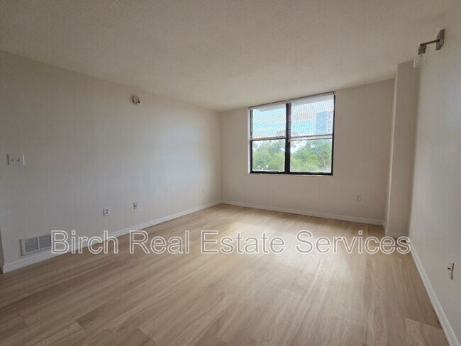 Building Photo - 701 S Madison Ave