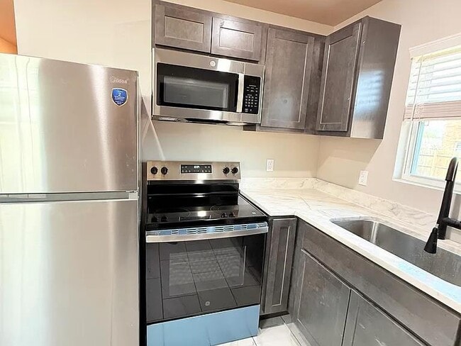 Building Photo - 5909 NW 40th St