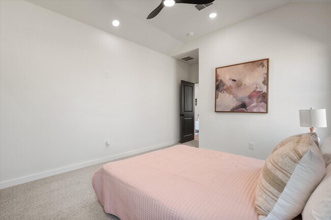 Building Photo - 1414 Farmhouse Ave