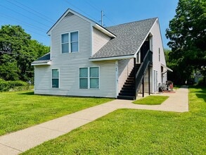 Building Photo - Updated second floor 2 bedroom apartment in West Louisville- Section 8 accepted *$200 Amazon Gift...