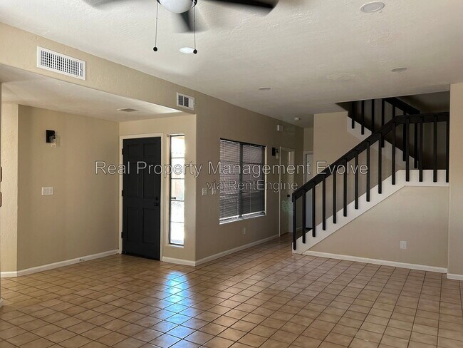 Building Photo - 5943 W Drake Ct