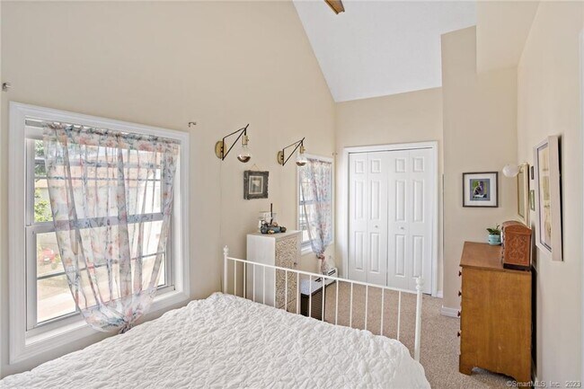 Building Photo - 210 Broadway