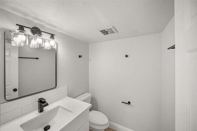 Building Photo - 10416 Hammerly Blvd