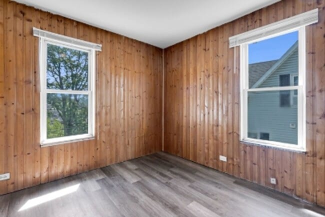 Building Photo - 413 Forest Ave