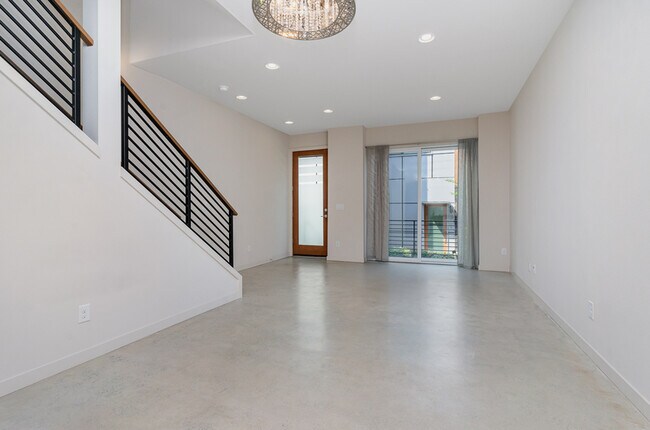 Building Photo - 3810 California Ave SW