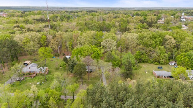 Building Photo - Updated 3-Bedroom Home on Quiet Street in Charlotte Court House!