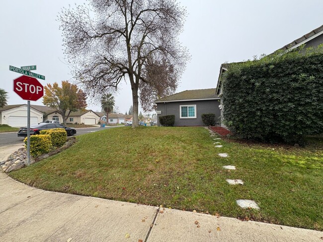 Building Photo - 3 Bedroom Home
