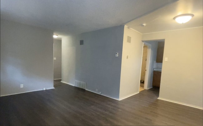 Building Photo - 2 Bedroom, 1 bath home close to St. Mary's...