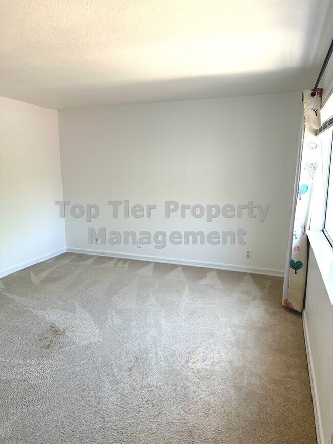 Building Photo - Beautiful 3 Bed / 2.5 Bath / 2,211 Sqft Sa...