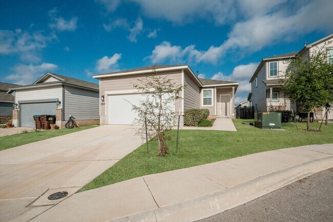 Building Photo - Solar-Powered Home with Modern Finishes & Included Fridge