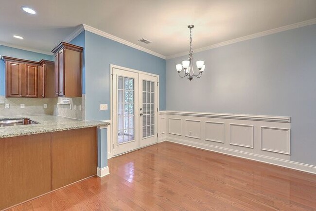 Building Photo - Spacious Mt. Pleasant Townhome!