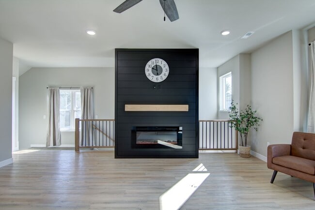 Building Photo - Brand New Luxury Townhomes: 3BR, 2.5Bath Altoona WI