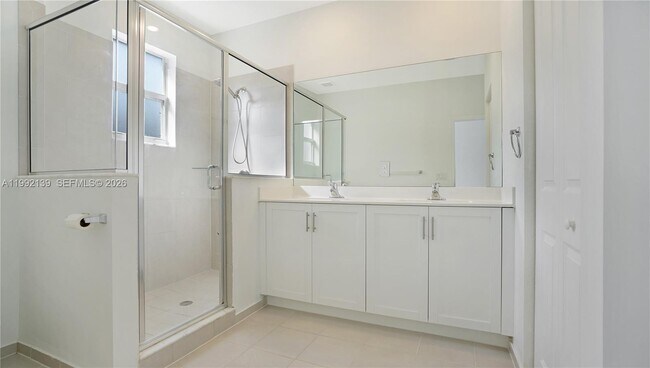 Building Photo - 2676 SE 12th St