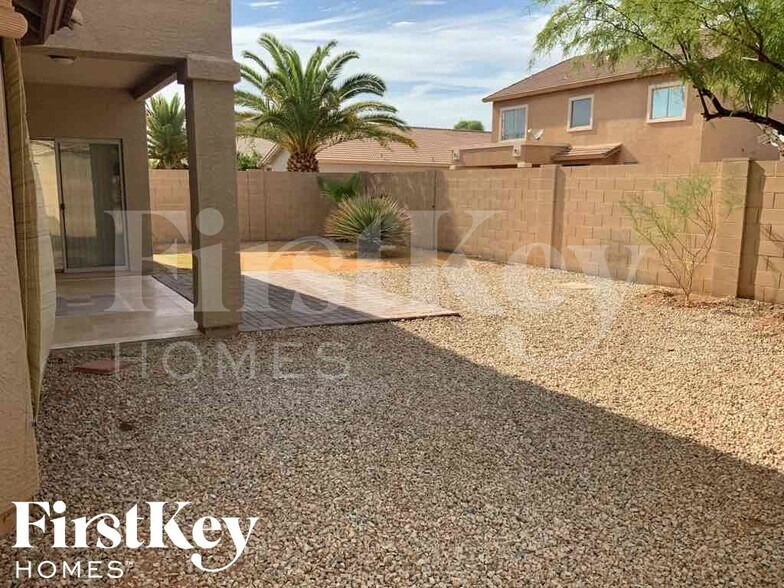 Building Photo - 3032 E Pinto Valley Rd