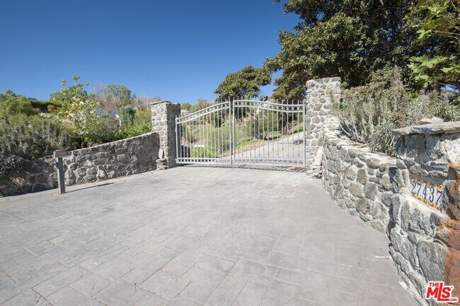 Building Photo - 27437 Winding Way