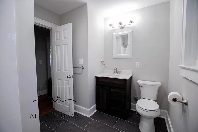 Building Photo - 126 Vanderbilt Cir