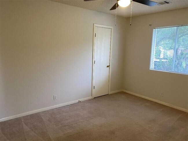 Building Photo - 4000 Barlow Dr