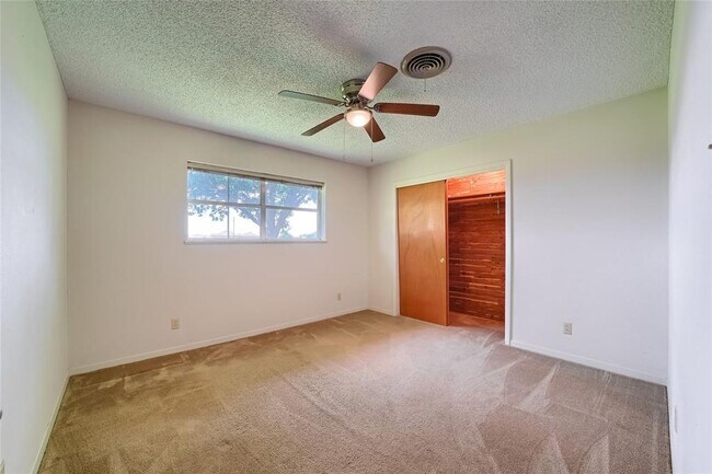 Building Photo - 801 Fm 971