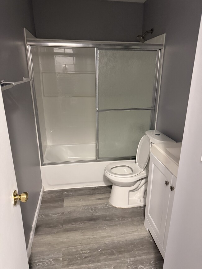 Building Photo - 31 Moore Ln