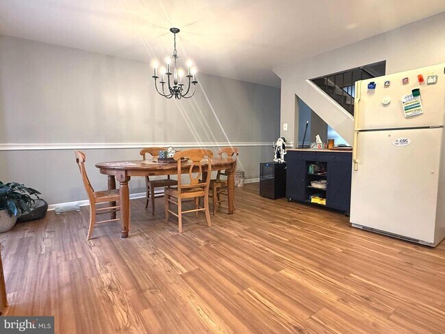 Building Photo - 13 Aviary St